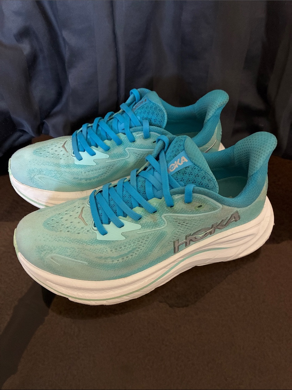 HOKA CLIFTON 10 SKYWARD BLUE. WOMENS SIZE 7 D - Picture 3 of 13